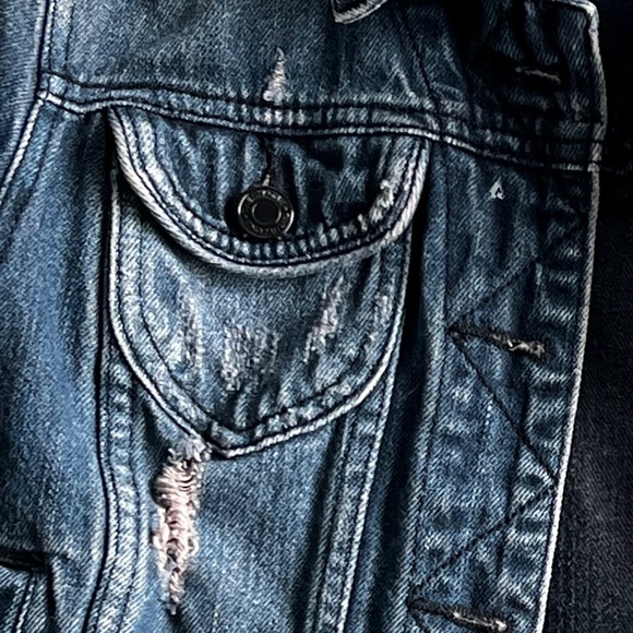 Twenty One Juniors Small Cropped Distressed Jean Jacket - Picture 4 of 8